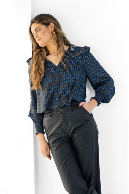 BLUSA VOLANTES NEGRA ROMBO AZUL - OSAMORE