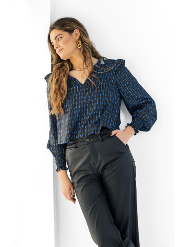 BLUSA VOLANTES NEGRA ROMBO AZUL - OSAMORE