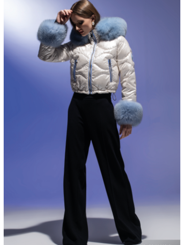 PLUMÓN CORTO COLOR PERLA, CUELLO Y MANGAS PELO NATURAL ZORRO  - LOCOLUXO