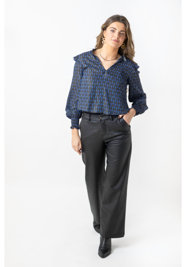 BLUSA VOLANTES NEGRA ROMBO AZUL - OSAMORE